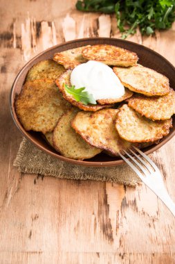 Draniki - patates kızartması. Patatesli krep. Naitonal fincan