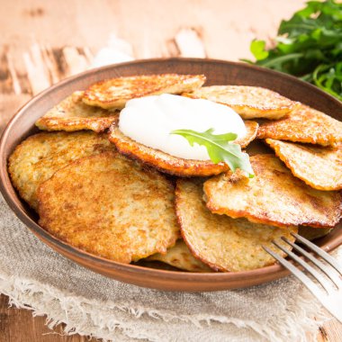 Draniki - patates kızartması. Patatesli krep. Naitonal fincan