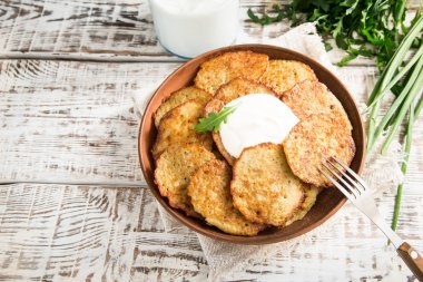 Draniki - patates kızartması. Patatesli krep. Naitonal fincan