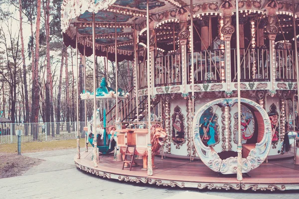 Outdoor vintage flying horse carousel in the city. beautiful bri — Stock Photo, Image