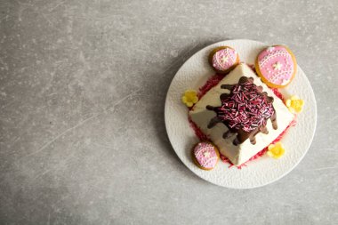 Paskalya yemeği arka planı. Geleneksel lor Paskalya pastası 