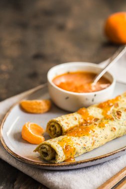 Haşhaş tohumlu krep (blinis). Haşhaş tohumu ve tangalı gözleme.