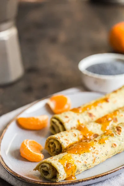 Crepes de sementes de papoila (blinis). panquecas com sementes de papoila e tanger — Fotografia de Stock