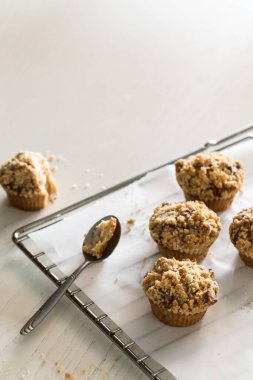 Elmalı ve tarçınlı kek. Ev yapımı elmalı kek.