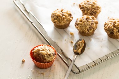 Elmalı ve tarçınlı kek. Ev yapımı elmalı kek.