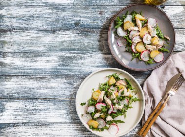 Turplu, patatesli, roka, uskumru veya ton balıklı taze salata..