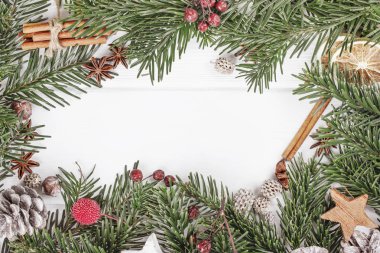 Noel ve yeni yıl Beyaz ahşap arka plan, yönetim kurulu ile çerçeveli