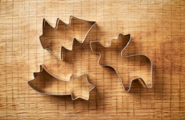 Noel çerez kesici yukarıdan ahşap üzerine