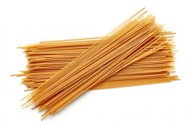 Yukarıdaki beyaz izole tam tahıl spagetti makarna