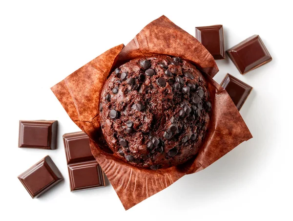 Muffin de chocolate isolado em branco, de cima — Fotografia de Stock