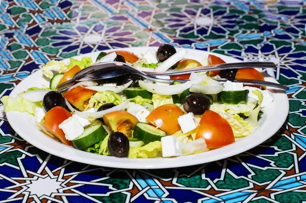 Greek salad on a beautiful table. — Stock Photo, Image