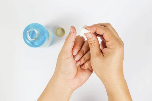 İlk yardım. Alkol kullanımı ile dezenfeksiyon için.