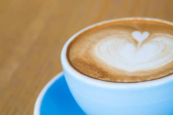sıcak kahve kalp şekli latte sanat, arka plan kavramı ile