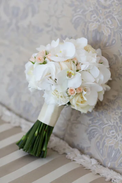 Buquê de casamento de orquídeas brancas Imagem De Stock