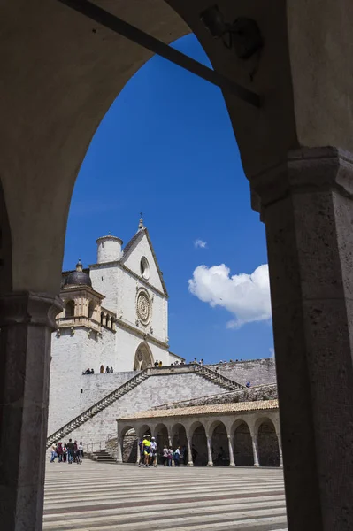 ASSISI, ITALIA - 07 MAGGIO 2016: Città storica di Assisi in Italia . — Foto Stock
