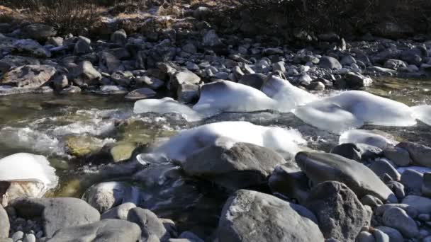 Río Ova de Roseg en Suiza — Vídeos de Stock