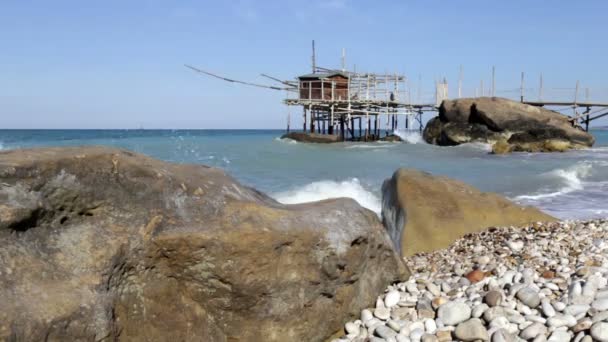Trabocchi wybrzeżu w prowincji Abruzja, Włochy. — Wideo stockowe