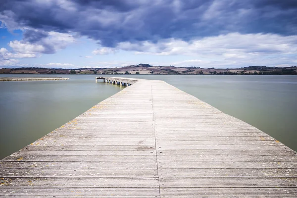 Göl Chiusi Toscana İtalya içinde