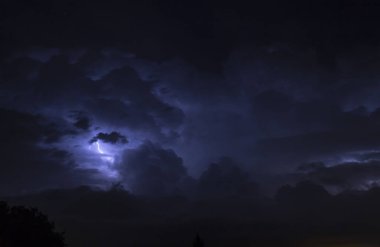 Roma gökyüzünde yıldırım