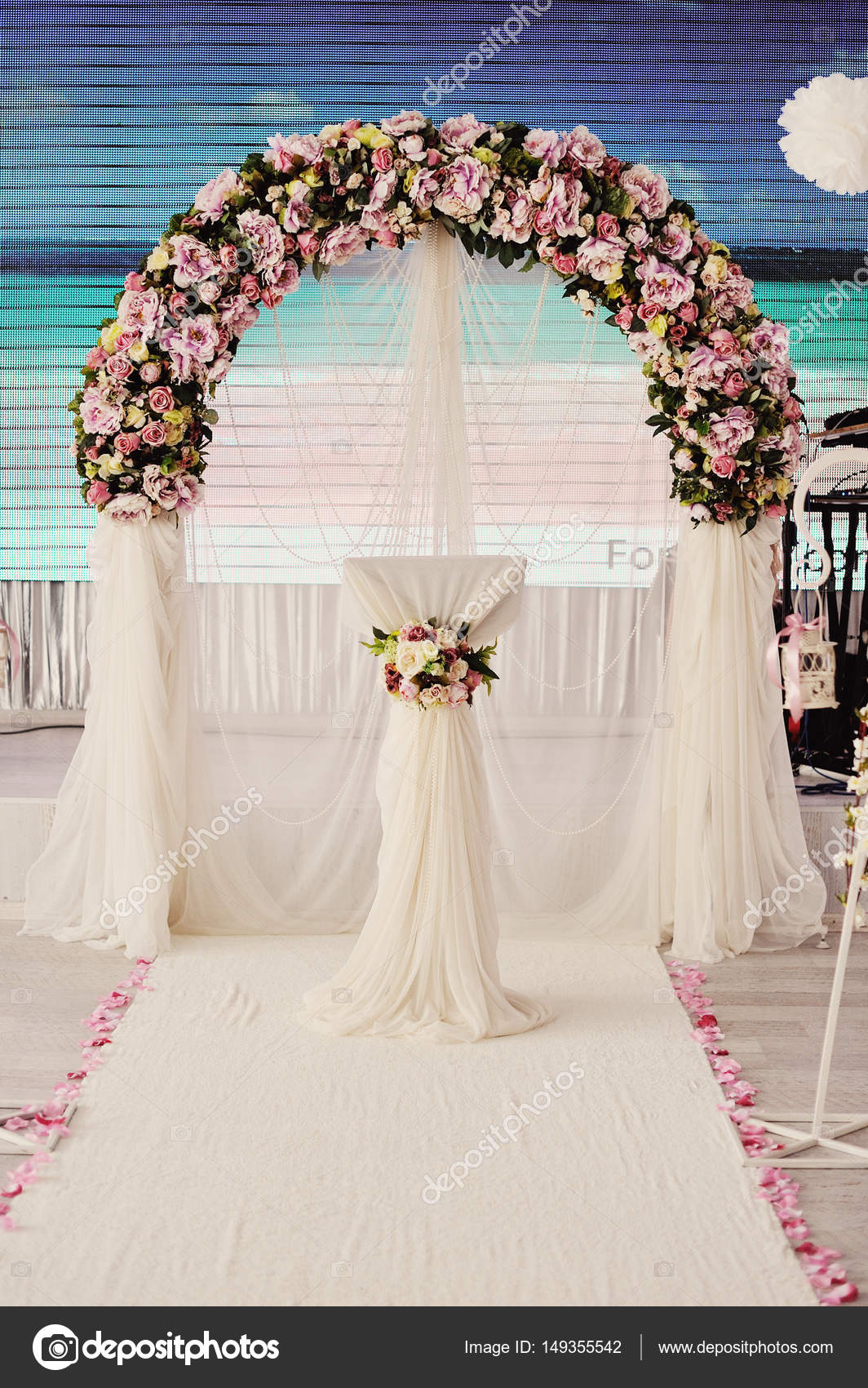 フリーズ音 背景で結婚式のアーチの上の花 ストック写真 C Oestyle Gmail Com