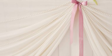 şölen Odası beyaz düğün sandalyede friz yay