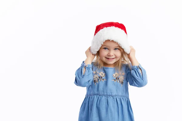 Feliz Niña Sonriente Santa Sombrero Vestido Azul Que Divierten Fondo — Foto de Stock