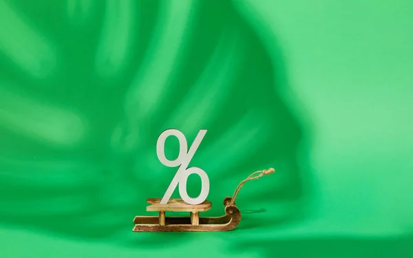 绿色星期五的概念 木制符号 文字在绿色背面出售 百分比的形状 — 图库照片