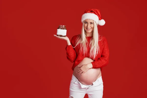 Ung Gravid Kvinna Santa Hatt Röd Bakgrund Glada Förväntansfulla Flicka — Stockfoto