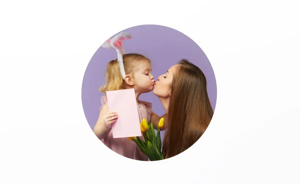 Pasen Kaart Moeder Dochter Met Gele Bloemen Tulp Wenskaart Met — Stockfoto