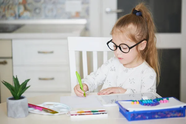 Online Education Concept Little Child Girl Using Laptop Distance Learning — Stock Photo, Image