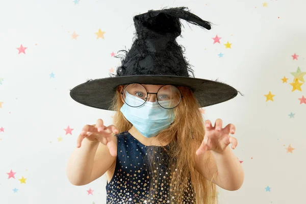 Feliz Halloween Pandemia Del Coronavirus Cuarentena Niña Niña Con Disfraz —  Fotos de Stock