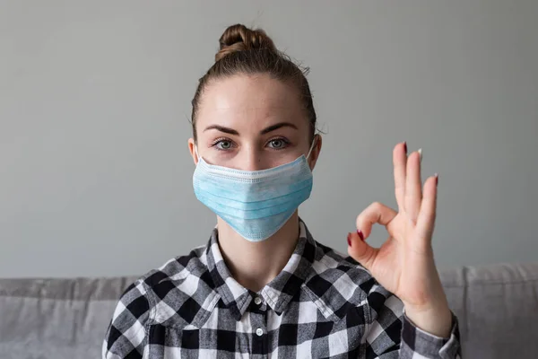 Chica Con Máscara Médica Para Protegerla Del Virus Pandemia Coronavirus — Foto de Stock