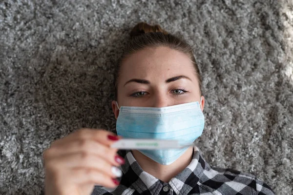 Menina Com Máscara Médica Para Protegê Vírus Pandemia Coronavírus Mulher — Fotografia de Stock