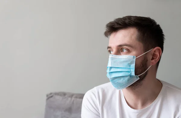 Bescherming Tegen Besmettelijke Ziekten Coronavirus Man Draagt Hygiënisch Masker Infectie — Stockfoto