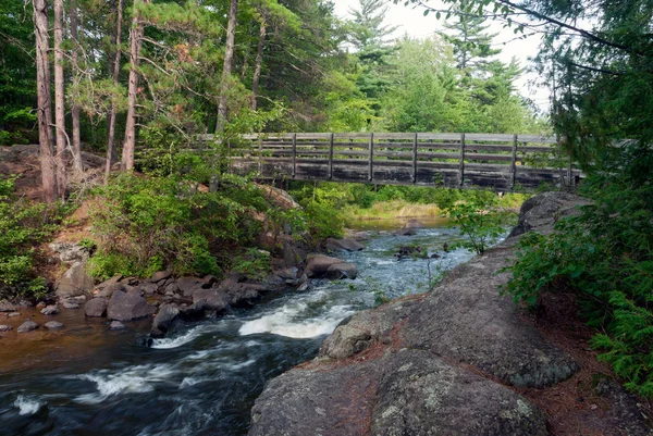 Wooden bridge at the Pike River, Marinette County,Wisconsin, USA — Stock Photo, Image