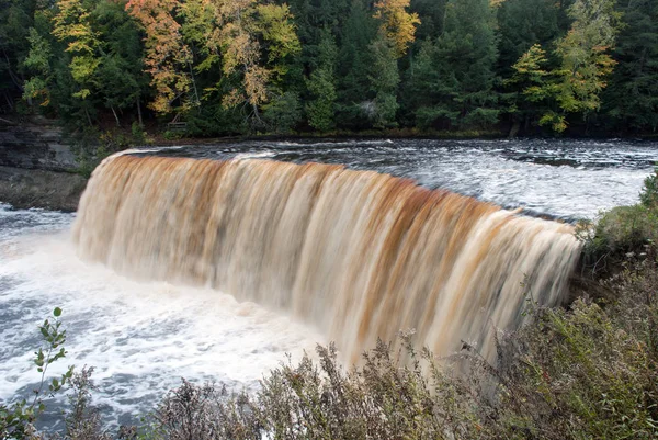 Majestic Upper Falls, Rio Tahquamenon, Condado de Chippewa, Michigan, EUA — Fotografia de Stock