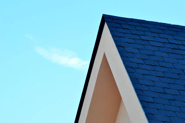 Casa, cielo y nube — Foto de Stock