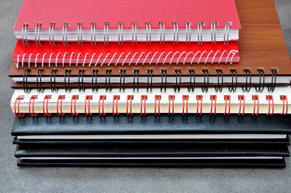 Cadernos empilhados elegantes — Fotografia de Stock