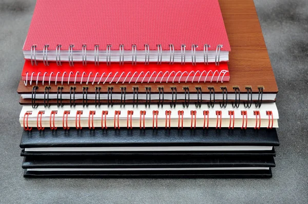 Cadernos empilhados elegantes — Fotografia de Stock