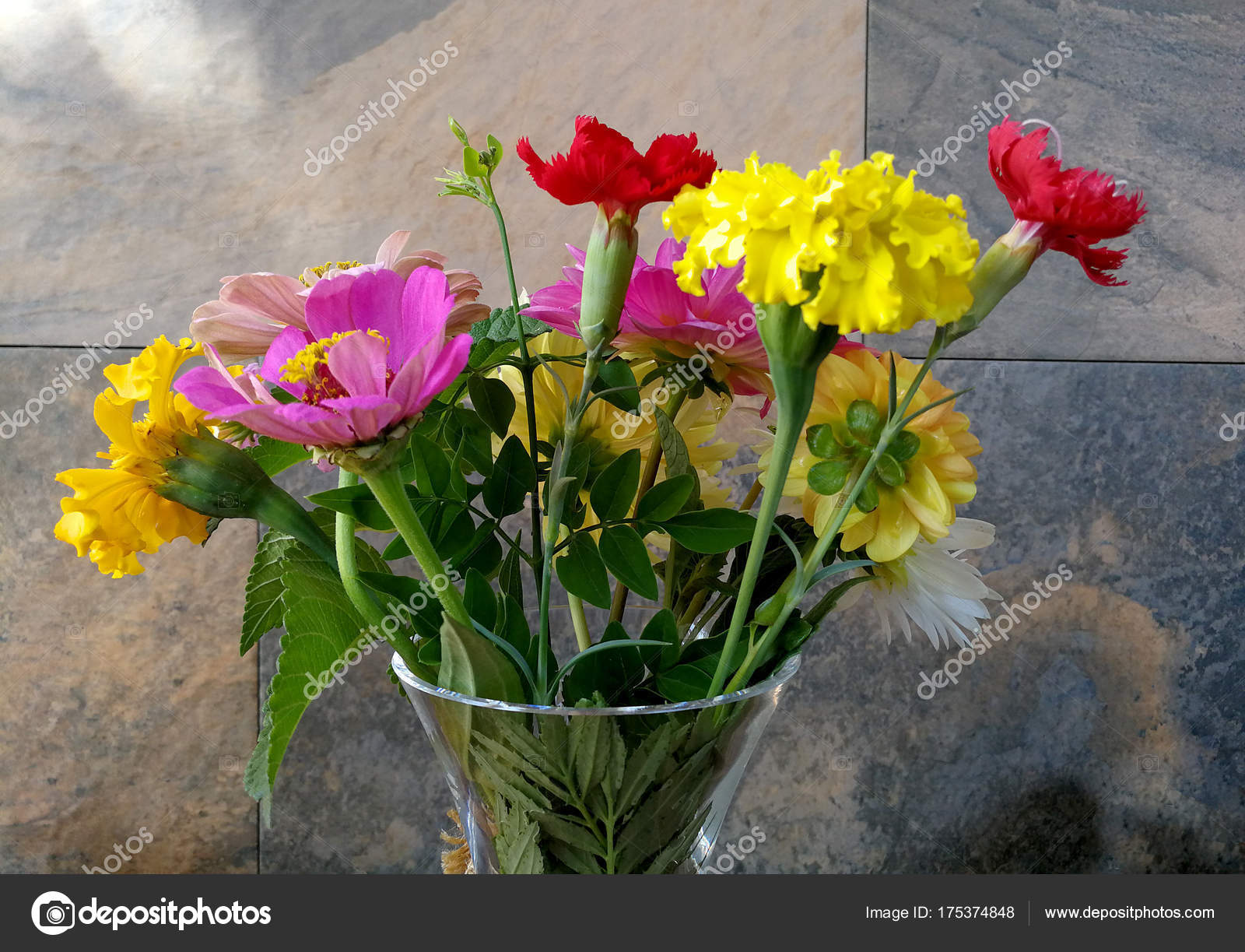 Bouquet Fleurs été Avec Les Dahlias Colorés Photographie