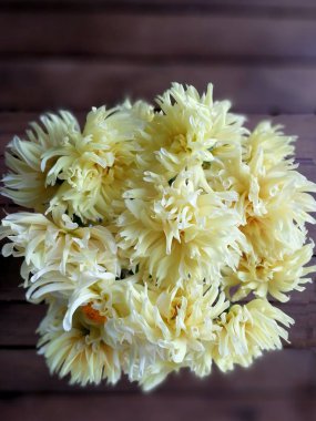 muhteşem buket sarı dahlias bardak olmadan
