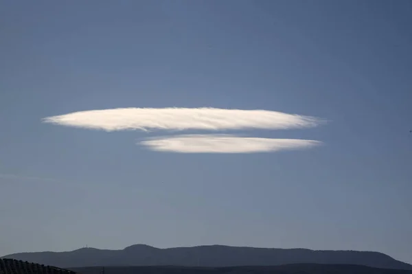 Landschaft Mit Weißen Wolken Ähnlich Ufo — Stockfoto