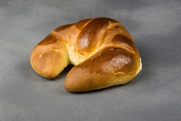 Izolovaný Croissant Šedém Pozadí — Stock fotografie