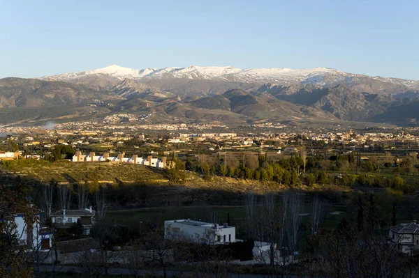 Paysage Avec Montagnes Enneigées Vallée Avec Maisons Coucher Soleil — Photo