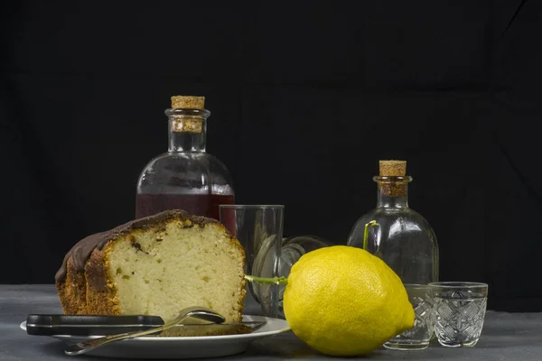 Ainda Vida Com Licor Limão Artesanal Brownie — Fotografia de Stock