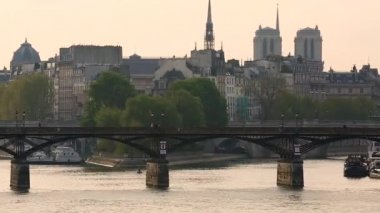 Köprü Aşıkların Paris.
