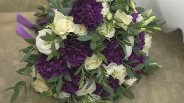 Bouquet da sposa di sposa con rose — Video Stock