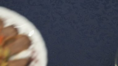 Buzdolapları, plaka üzerinde döşeme sığır eti parçası