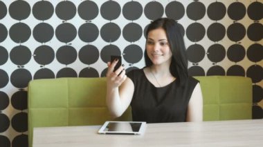 Selfie fotoğraf yapma genç çekici modeli