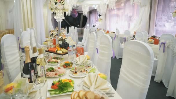 Decoração de salão de luxo para celebrações de casamento — Vídeo de Stock